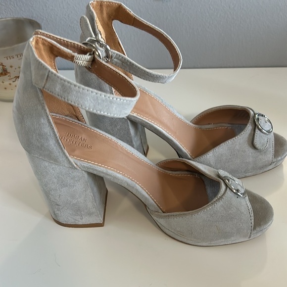 Urban outfitters gray suede heels size 8 - Picture 2 of 7